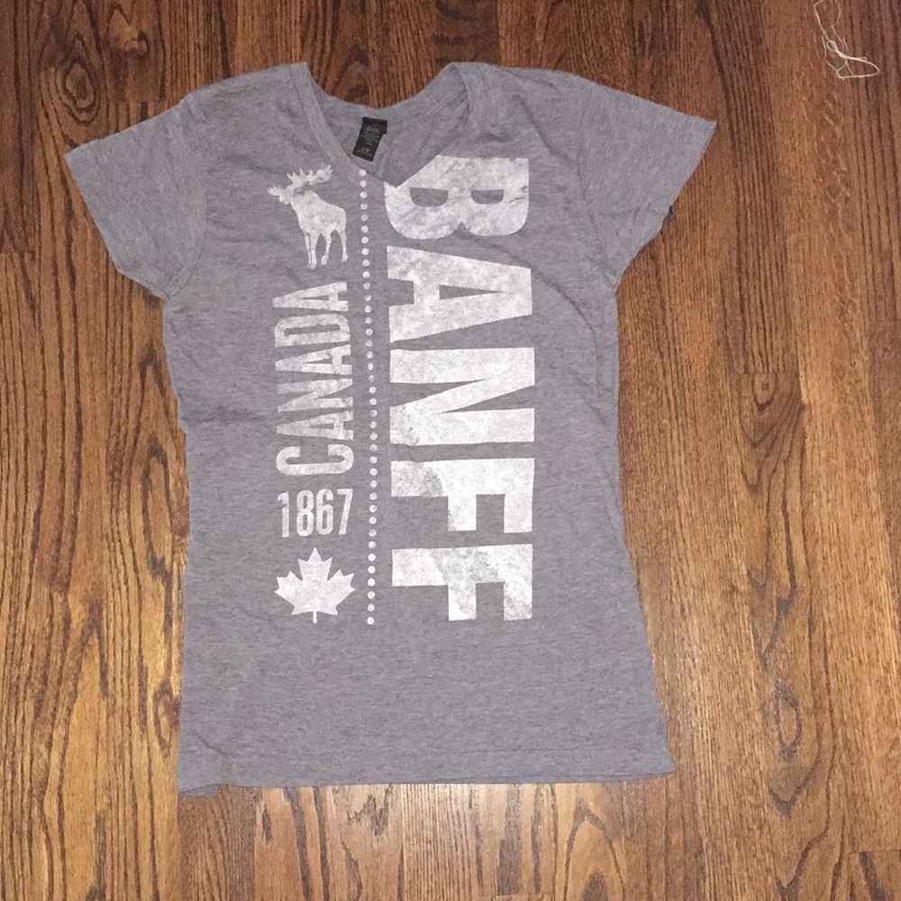 ❗️FINAL SALE❗️Abercrombie gray graffic shirt